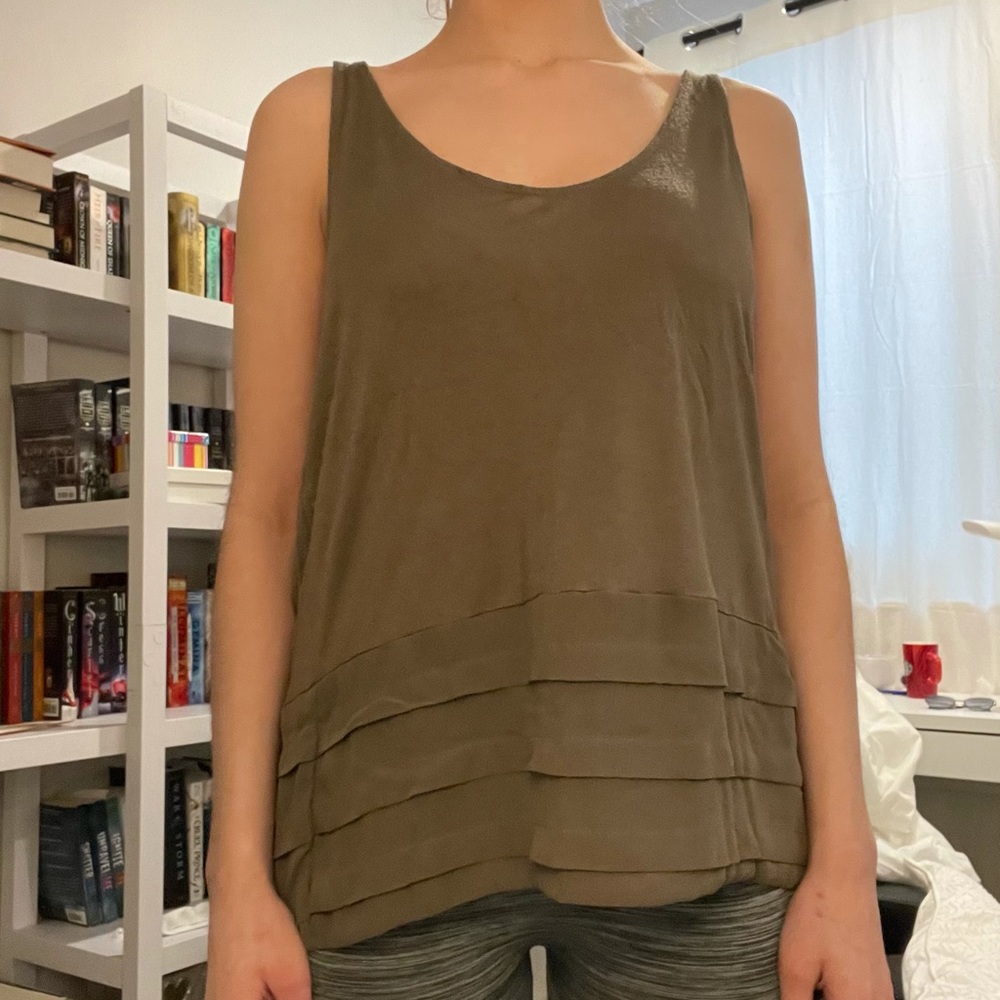 BANANA REPUBLIC sleeveless tank w layered detail